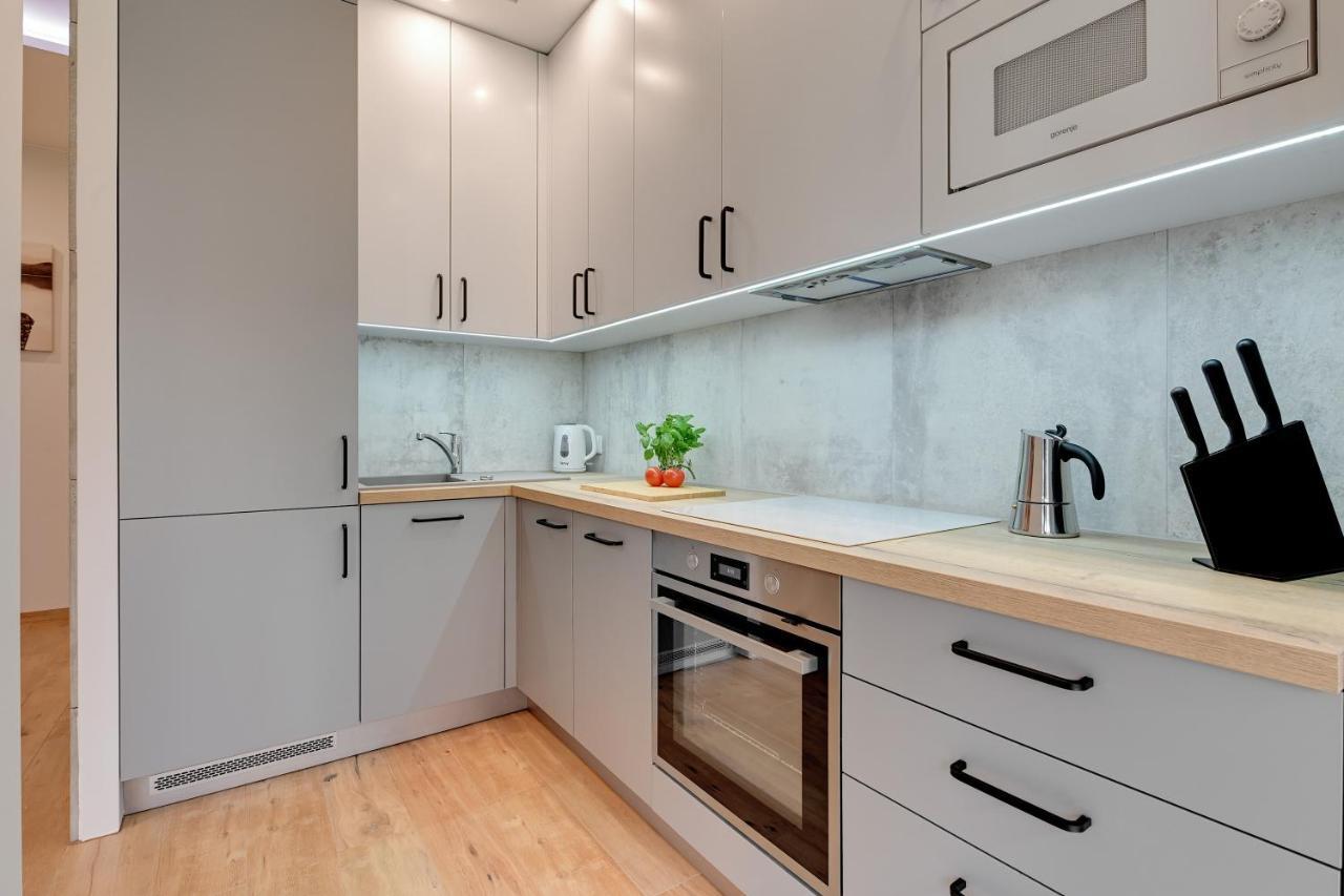 Central Apartment - Free Private Parking 그단스크 외부 사진